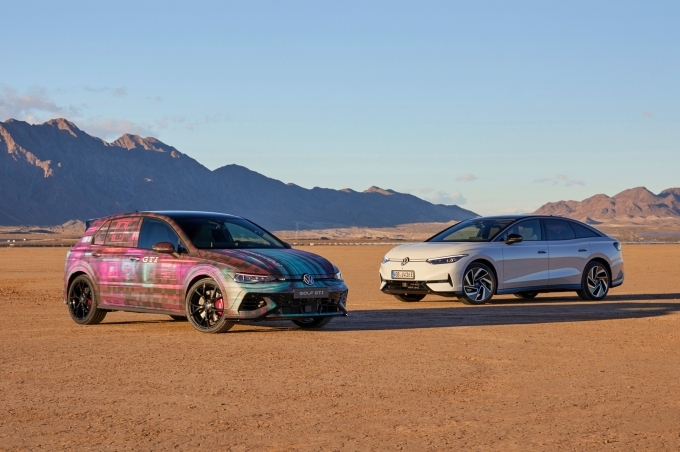 (왼쪽부터) 2024 CES 골프 GTI, ID.7