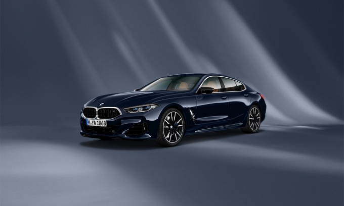 M850i 인디비주얼 에디션 미드나잇 사파이어