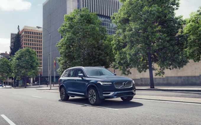 플래그십 SUV XC90