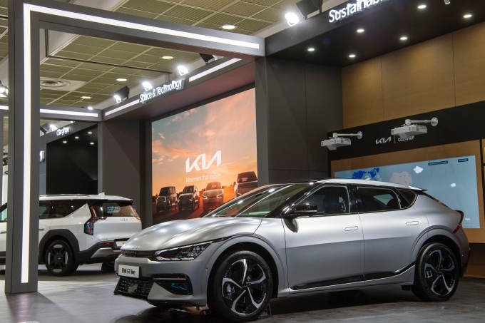기아 전시 공간의 EV6 GT-line