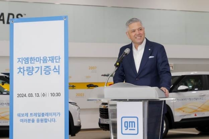 한마음재단은 13일 GM 한국사업장 부평 본사 홍보관에서 차량 기증식을 개최하고 인천 지역 청소년 지원센터에 쉐보레 트레일블레이저 5대를 기증, 인천 지역 청소년들의 밝은 미래를 응원했다. 사진은 이 날 기증식에 참석한 헥터 비자레알(Hector Villarreal) GM 한국사업장 사장 겸 CEO가 스피치를 하고 있는 모습.