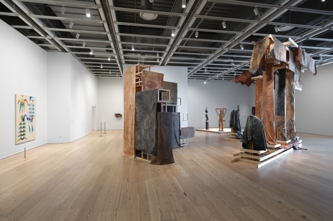 《Whitney Biennial 2024: Even Better Than the Real Thing》 전시 전경. 출처: Photo: Steven Probert