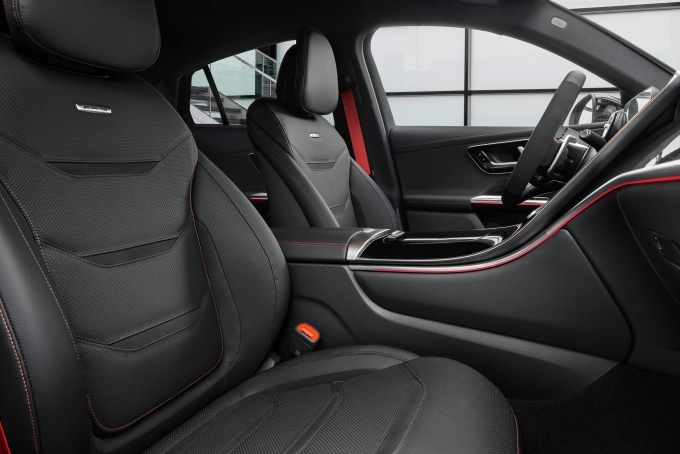 더 뉴 메르세데스-AMG GLC 43 4MATIC SUV 및 쿠페 인테리어.