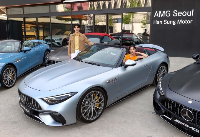메르세데스-AMG SL 마누팍투어 실버 애로우