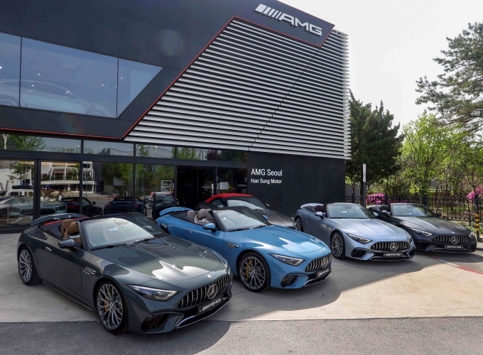(왼쪽부터) 메르세데스-AMG SL 마누팍투어 실리콘 밸리; 파우더 클라우드; 실버 애로우; 새비지 코스트