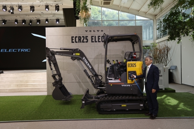볼보그룹코리아 2.5톤 전기 굴착기 ECR25 Electric 국내 출시 행사