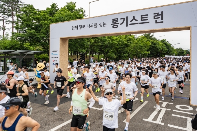 ‘파이널 런’ 참가자들이 서울 여의도 일대를 달리고 있다.