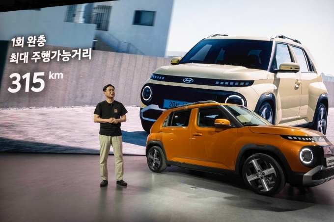 2024 부산모빌리티쇼’ 보도발표회에서 발표중인 현대자동차 국내사업본부장 정유석 부사장