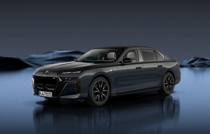 BMW i7 M70 xDrive 인디비주얼 투톤 에디션