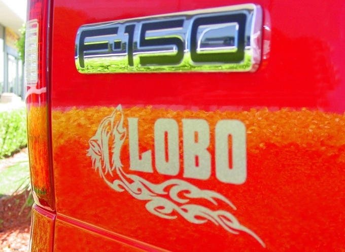 2005년형 픽업트럭 F-150 로보 스페셜 에디션에 새겨진 로보 배지