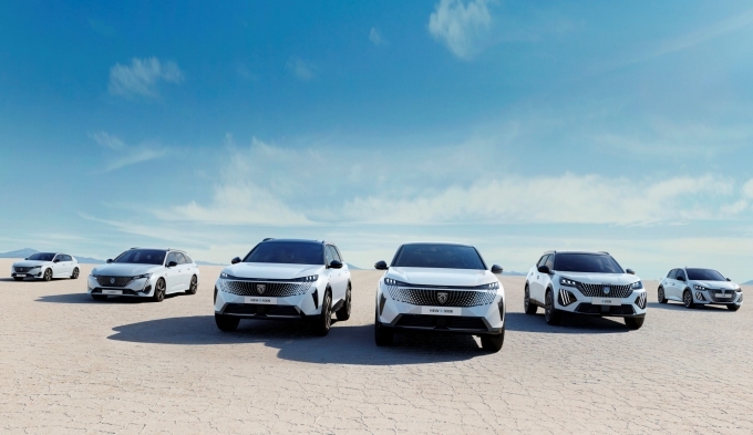 푸조 전기 라인업 (왼쪽부터 푸조 E-308, E-308SW, E-5008 SUV, E-3008 SUV, E-2008 SUV, E-208)