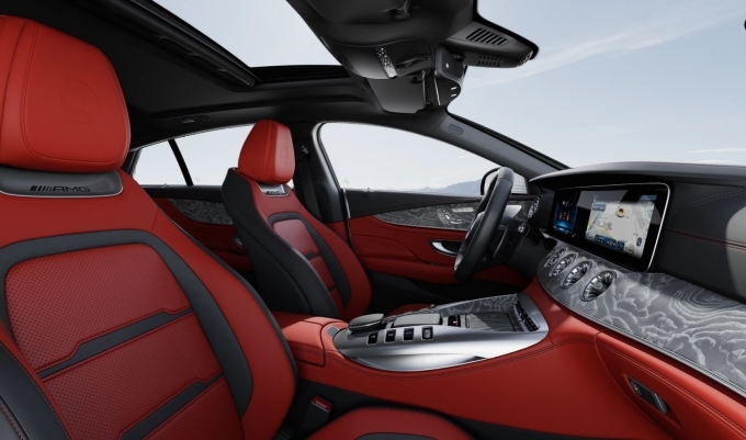 메르세데스-AMG GT 43 4MATIC+ 그레이트 화이트 에디션 인테리어
