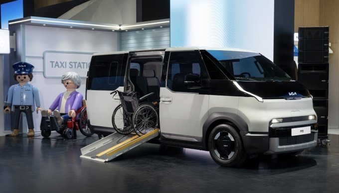 '2025 서울모빌리티쇼' 기아관 'PBV 존'에 전시된 PV5 WAV(Wheelchair Accessible Vehicle).