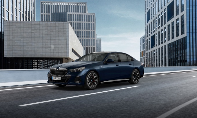 BMW 550e xDrive M 스포츠 프로 블루 오닉스 에디션