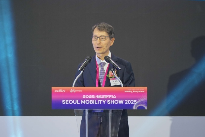 ‘2025서울모빌리티쇼’ 개막식에서 서울모빌리티쇼조직위원회 강남훈 위원장이 개막사를 하고 있다.
