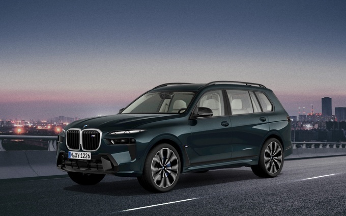 BMW X7 M60i xDrive 인디비주얼 패트롤 미카 에디션