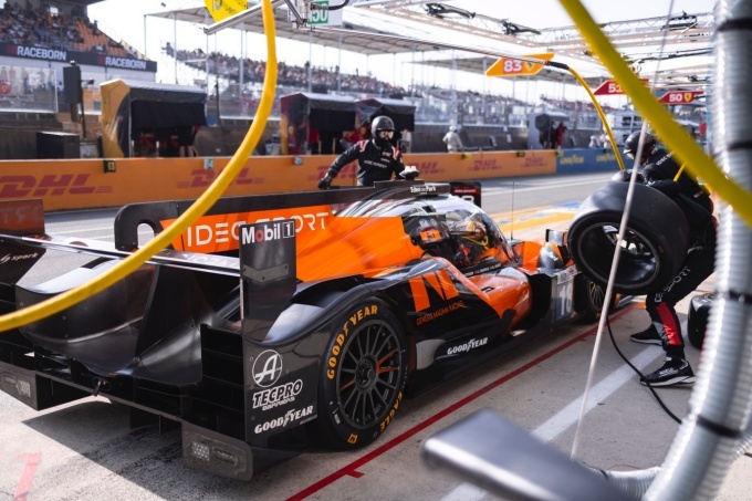 르망 24시 LMP2 클래스에 참가한 제네시스 마그마 레이싱-IDEC 스포츠(IDEC Sport) #18 차량의 모습