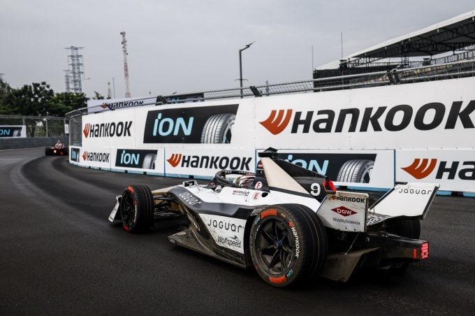 포뮬러 E 2025 자카르타 E-Prix 경기 장면