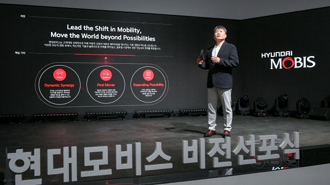 이규석 현대모비스 사장이 현대모비스 비전 선포식에서 임직원을 대상으로 비전과 핵심가치를 설명하고 있다.