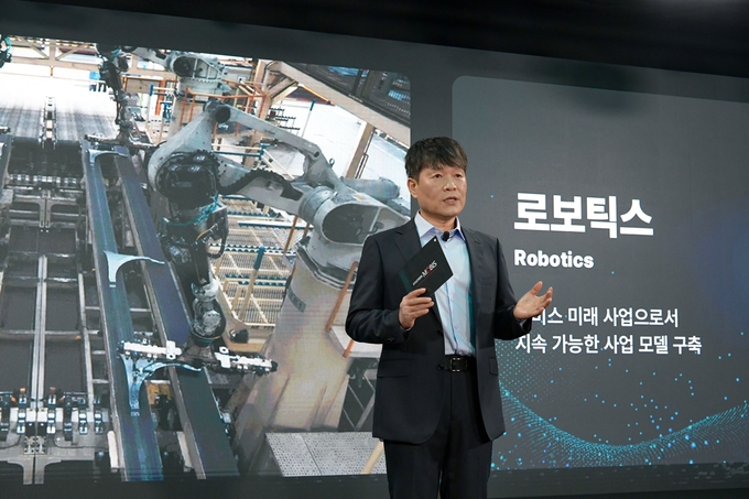 이규석 현대모비스 사장이 27일 여의도 페어몬트 호텔에서 열린 ‘2025 CEO 인베스터 데이’ 발표자로 나서 회사 미래 성장 전략과 구체적인 실행 계획을 발표하고 있다.