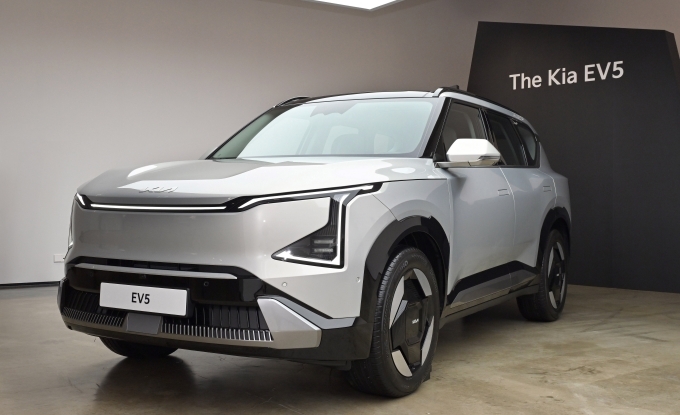 EV5 미디어 데이 행사장에 전시된 EV5