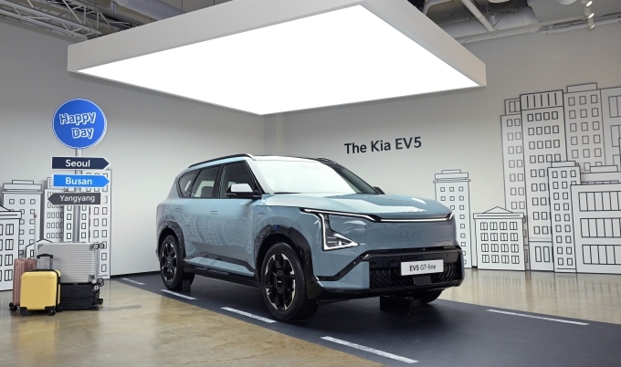 EV5 미디어 데이 행사장에 전시된 EV5 GT-라인