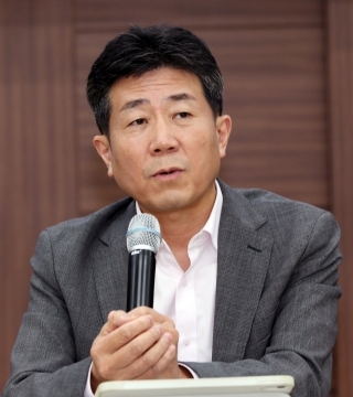 KGM 황기영 대표이사가 대리점 대표들과 간담회를 갖고 질문에 답하고 있다.
