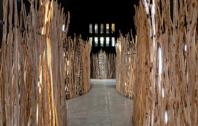 《현대 커미션: 마렛 안네 사라: Goavve-Geabbil》 전시 전경 출처: Photo © Tate (Sonal Bakrania)