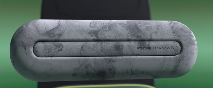 휘슬링 초임계 유체 발포 기술로 제작된 엘라스톨란 소재 헤드레스트