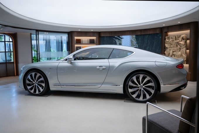 벤틀리 컨티넨탈 GT 아주르벤틀리 큐브