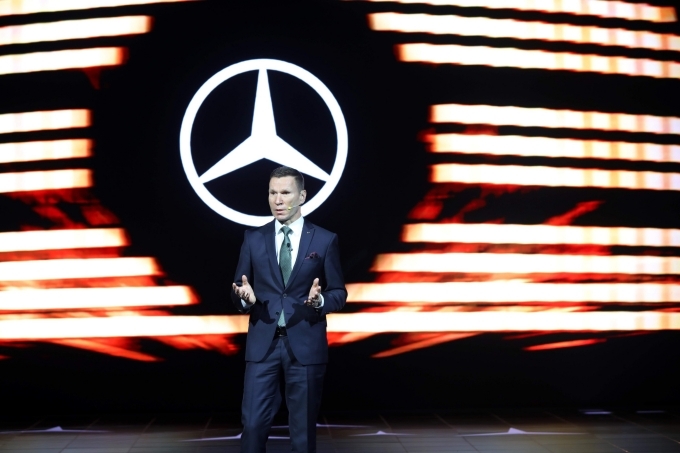 벤츠 코리아 마티아스 바이틀 대표이사가 14일 인천 파라다이스시티에서 진행된 '메르세데스-벤츠 미래 전략 간담회'에서 발표하고 있다.