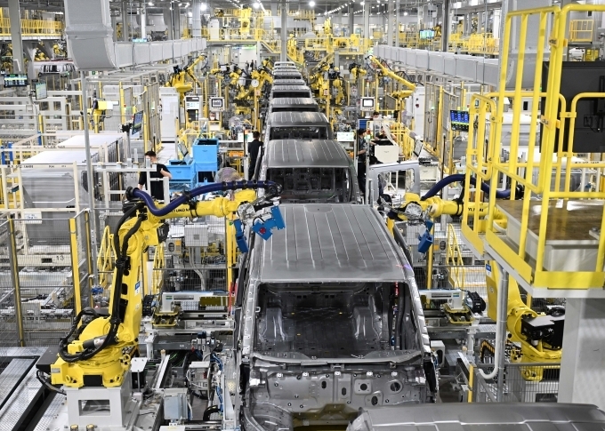 화성 EVO Plant East 차체 용접 생산라인 모습