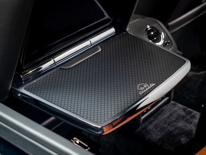 뒷좌석 피크닉 테이블