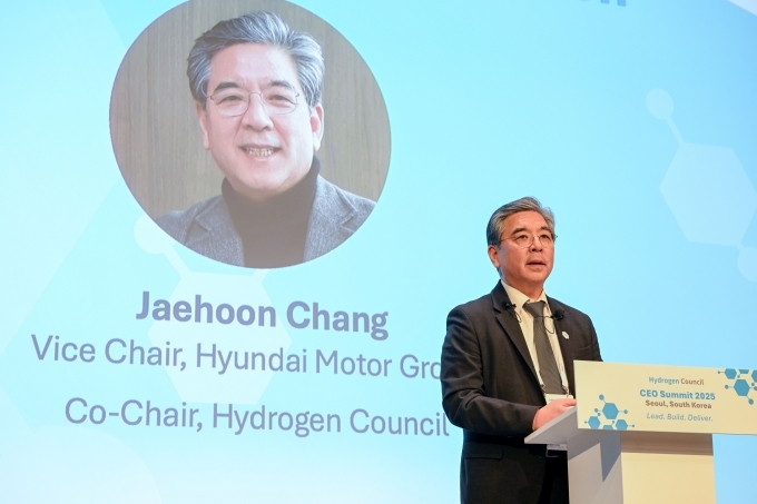 수소위원회 CEO Summit에서 장재훈 현대차그룹 부회장이 발언하고 있는 모습