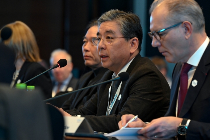 '수소위원회 CEO Summit'에서 장재훈 현대차그룹 부회장이 발언하고 있는 모습