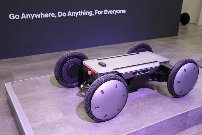 일본 국제 로봇 전시회(IREX) 현대차그룹관에 전시된 '모베드(MobED)'의 베이직(Basic) 모델