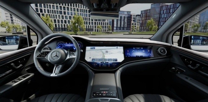 벤츠 EQE 350+ SUV 실내.